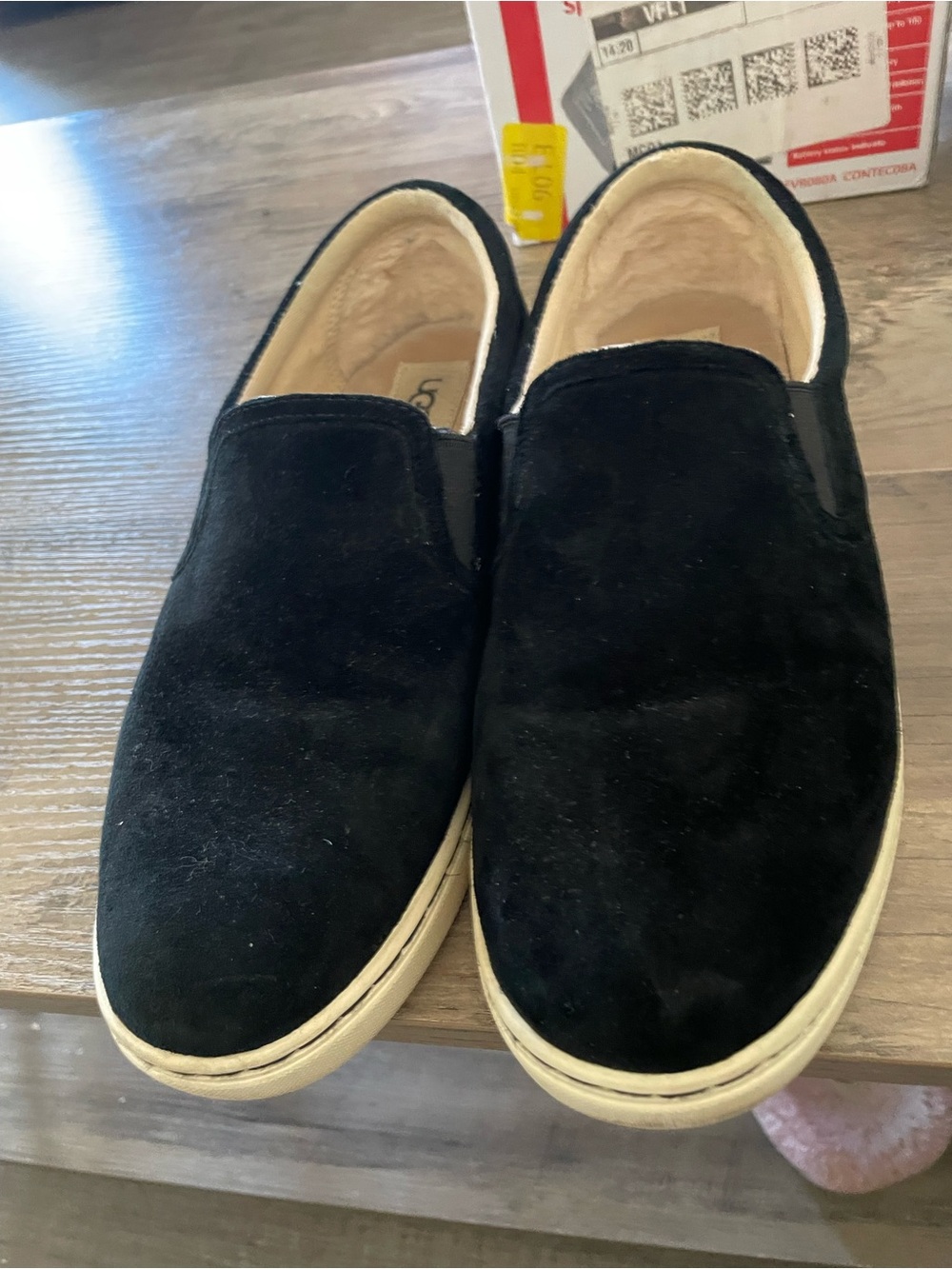 Ugg Fierce Black Suede Slip on Sneakers / Boat shoes Sherpa Women’s 9
1006737